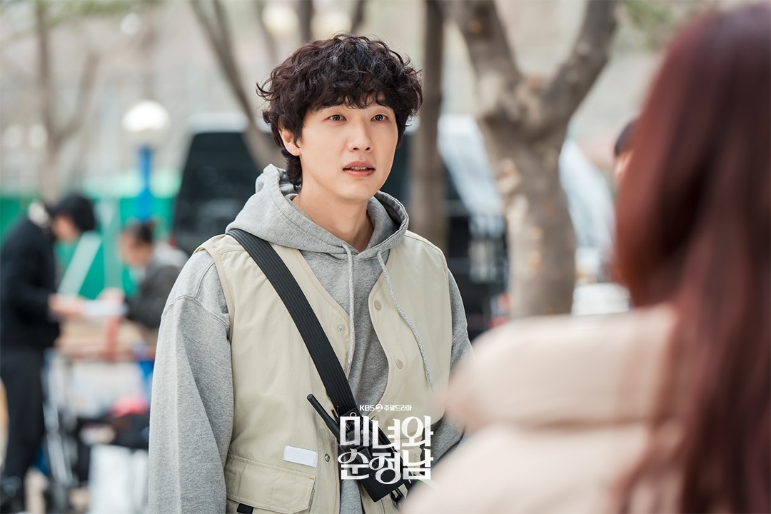 Im Soo Hyang Unexpectedly Runs Into Her Childhood Crush Ji Hyun Woo In “Beauty And Mr. Romantic”