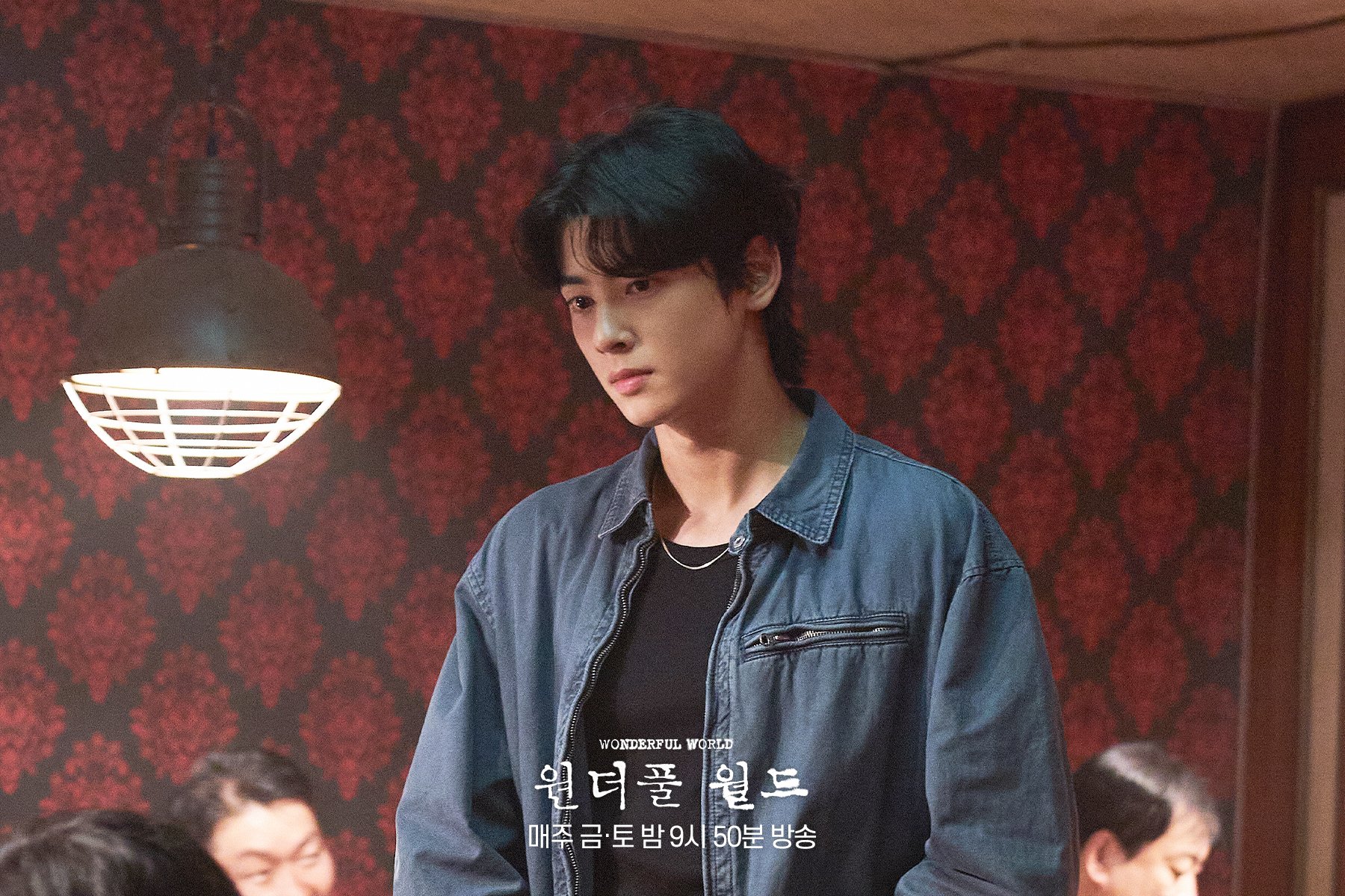 Cha Eun Woo Visits Illegal Gambling Den In “Wonderful World”