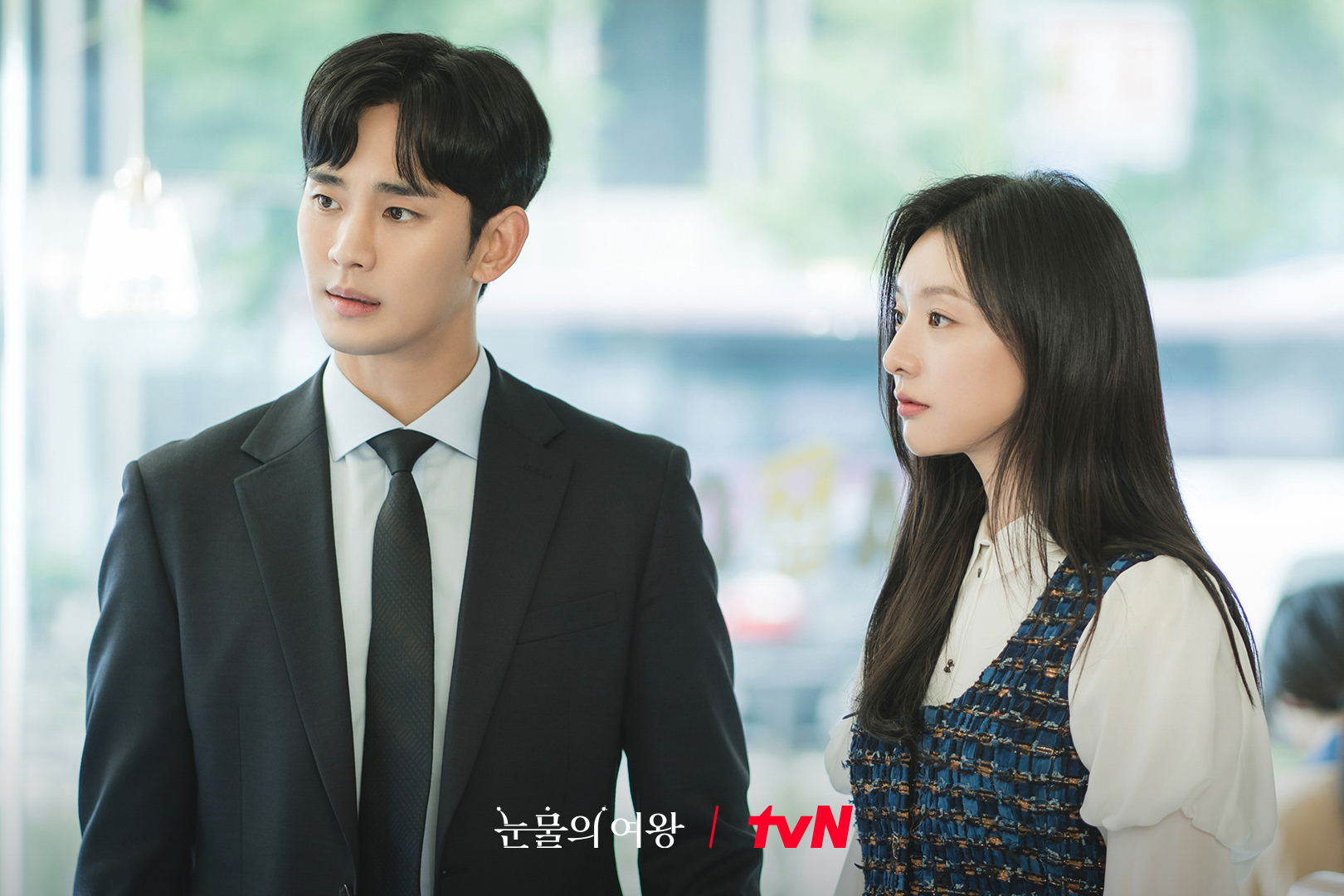 “Queen Of Tears” Teases Intriguing In-Law Dynamics Between Kim Soo Hyun’s And Kim Ji Won’s Families