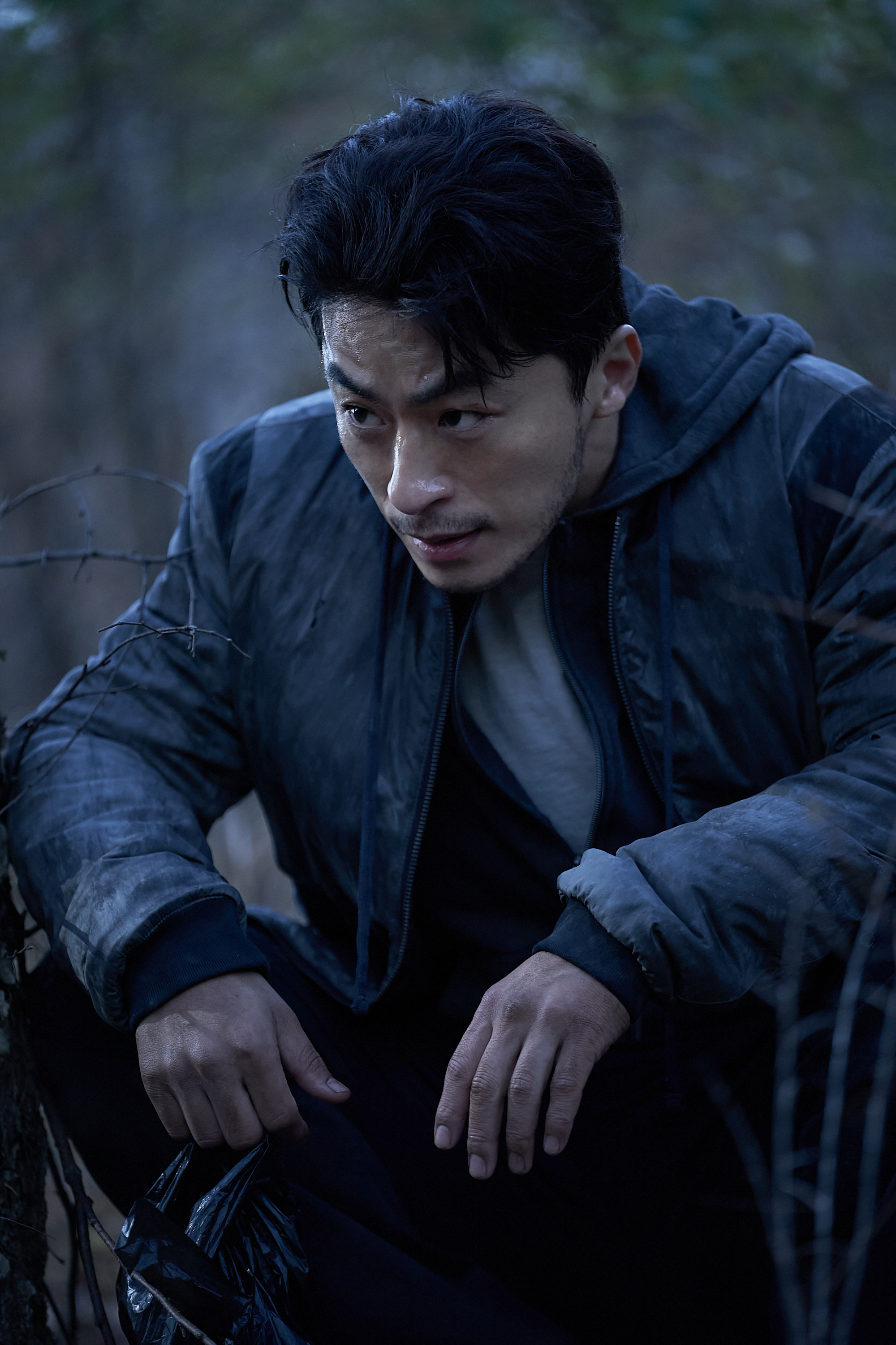 Jeon So Nee, Goo Kyo Hwan, Lee Jung Hyun, and More Are Entangled With Mysterious Parasites In “Parasyte: The Grey”