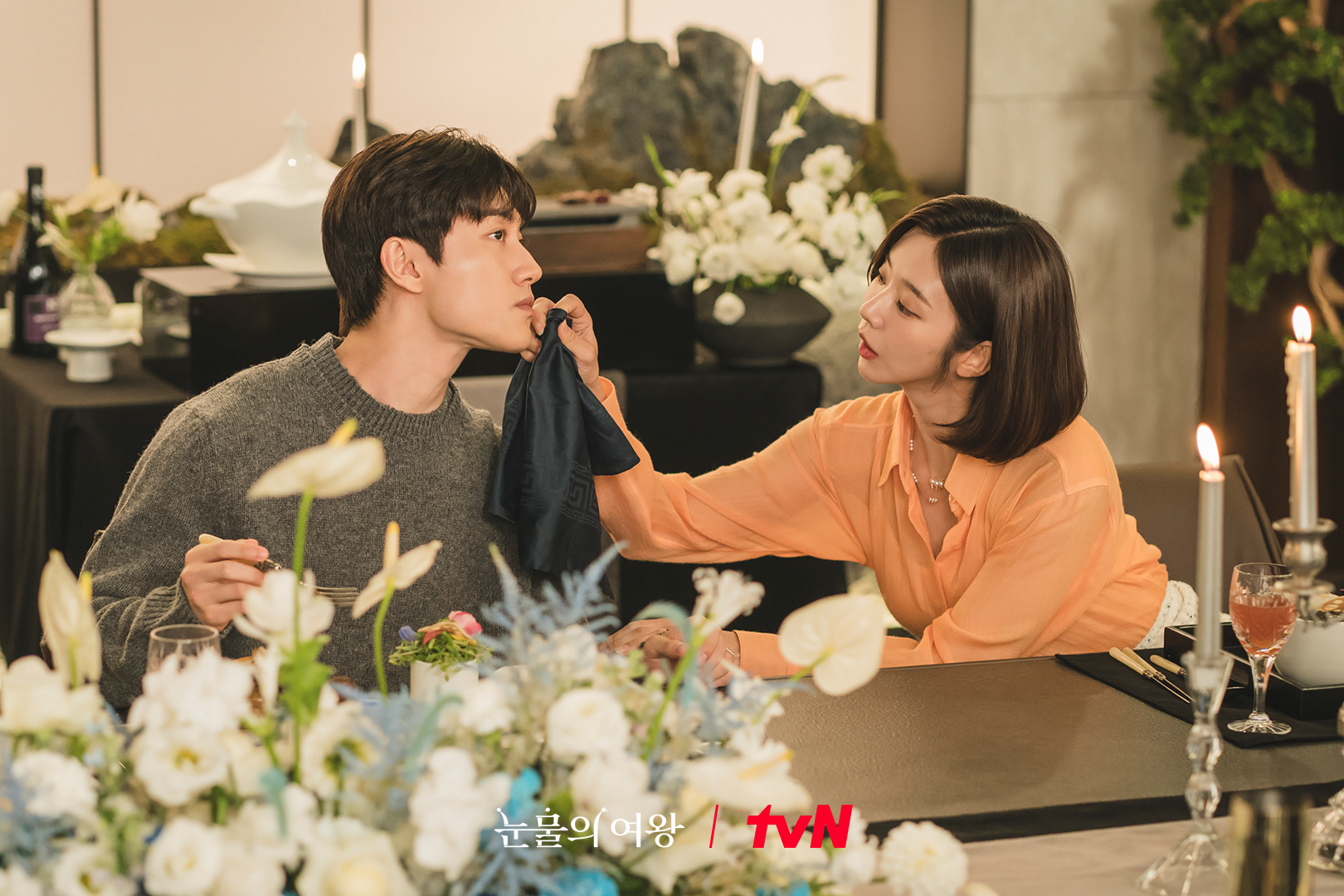 Kwak Dong Yeon And Lee Joo Bin Showcase Lovey-Dovey Couple Chemistry In “Queen Of Tears”