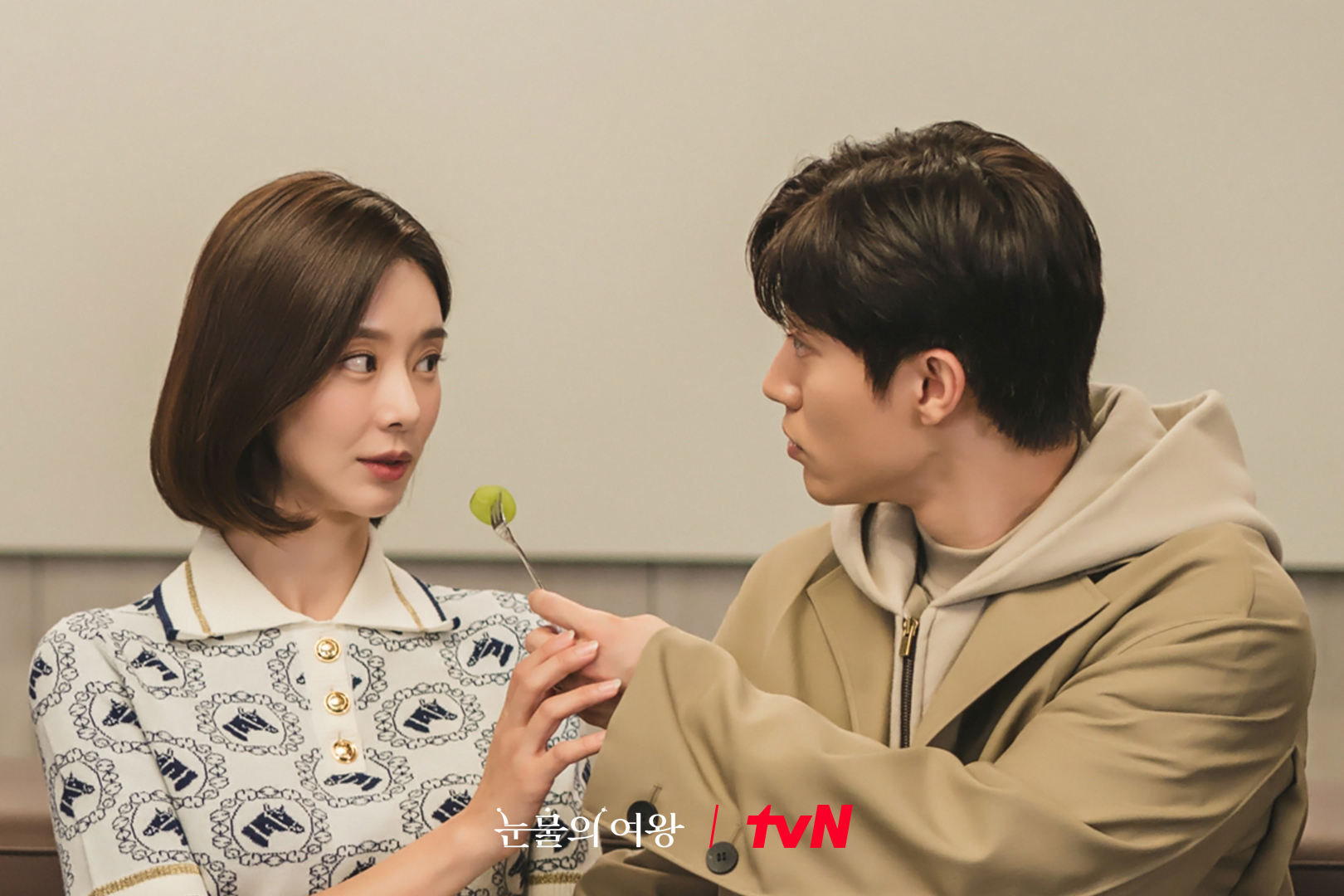 Kwak Dong Yeon And Lee Joo Bin Showcase Lovey-Dovey Couple Chemistry In “Queen Of Tears”